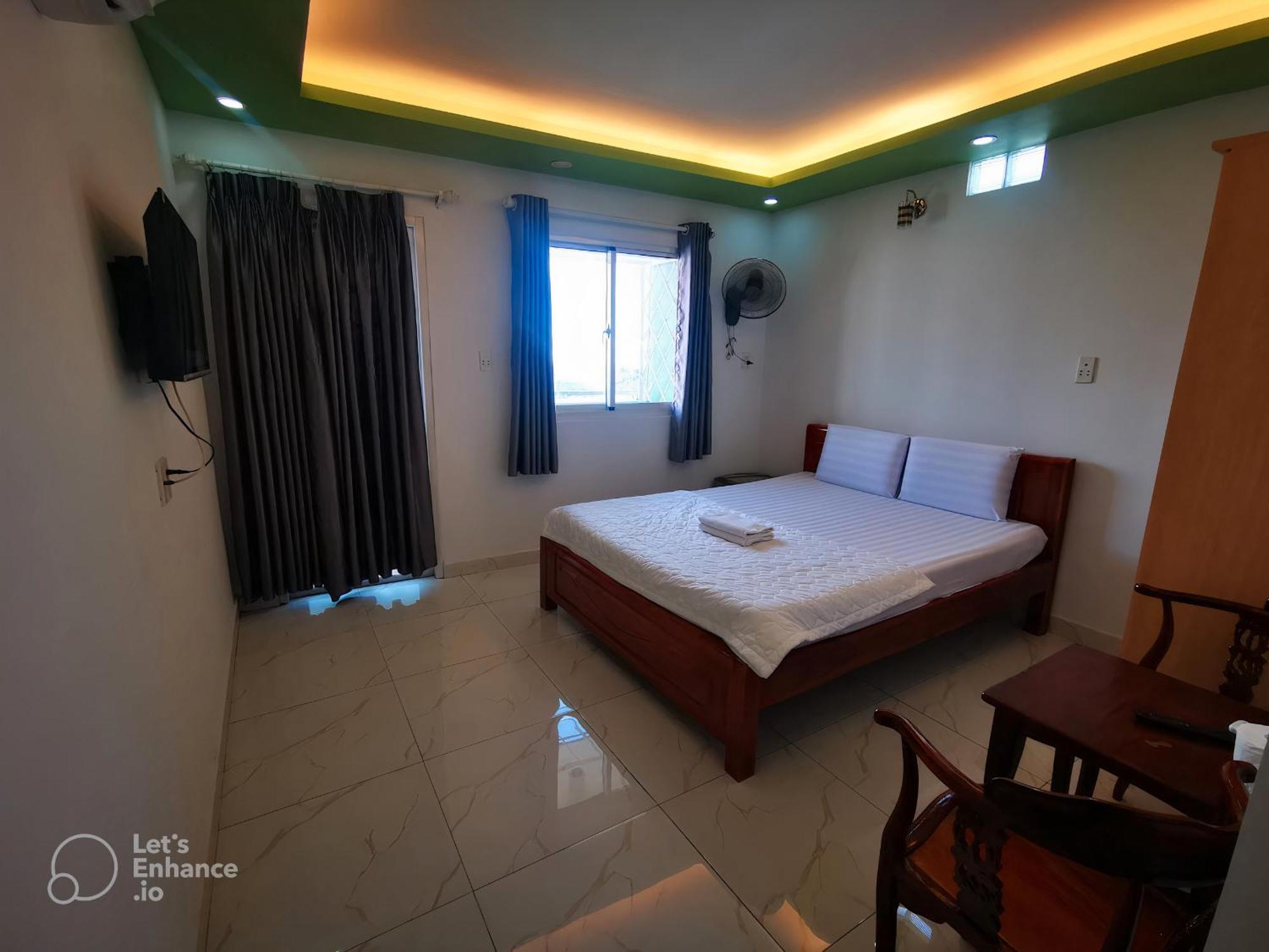 Khach San Nhu Y Hotel *